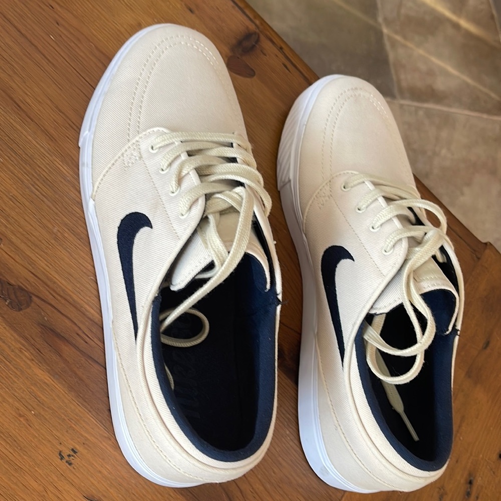 Nike canvas shoe